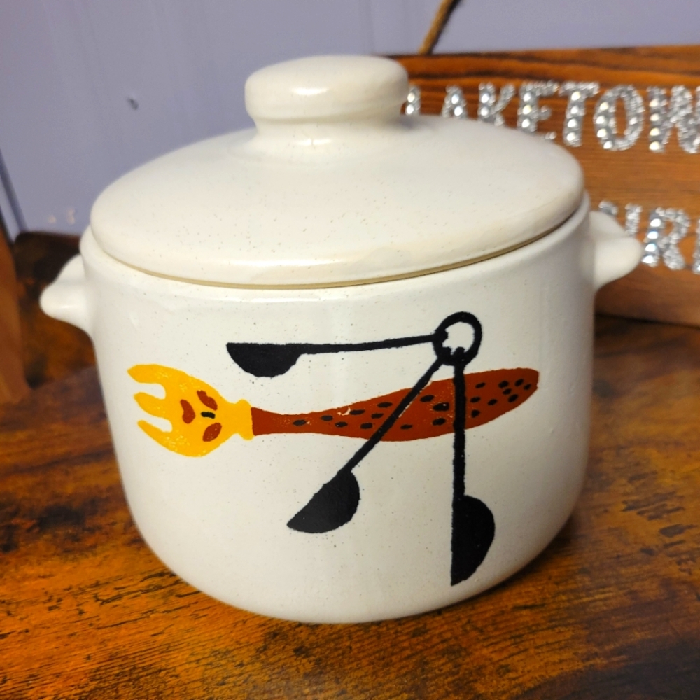 Vintage West Bend stoneware bean pot w/lid mid century modern